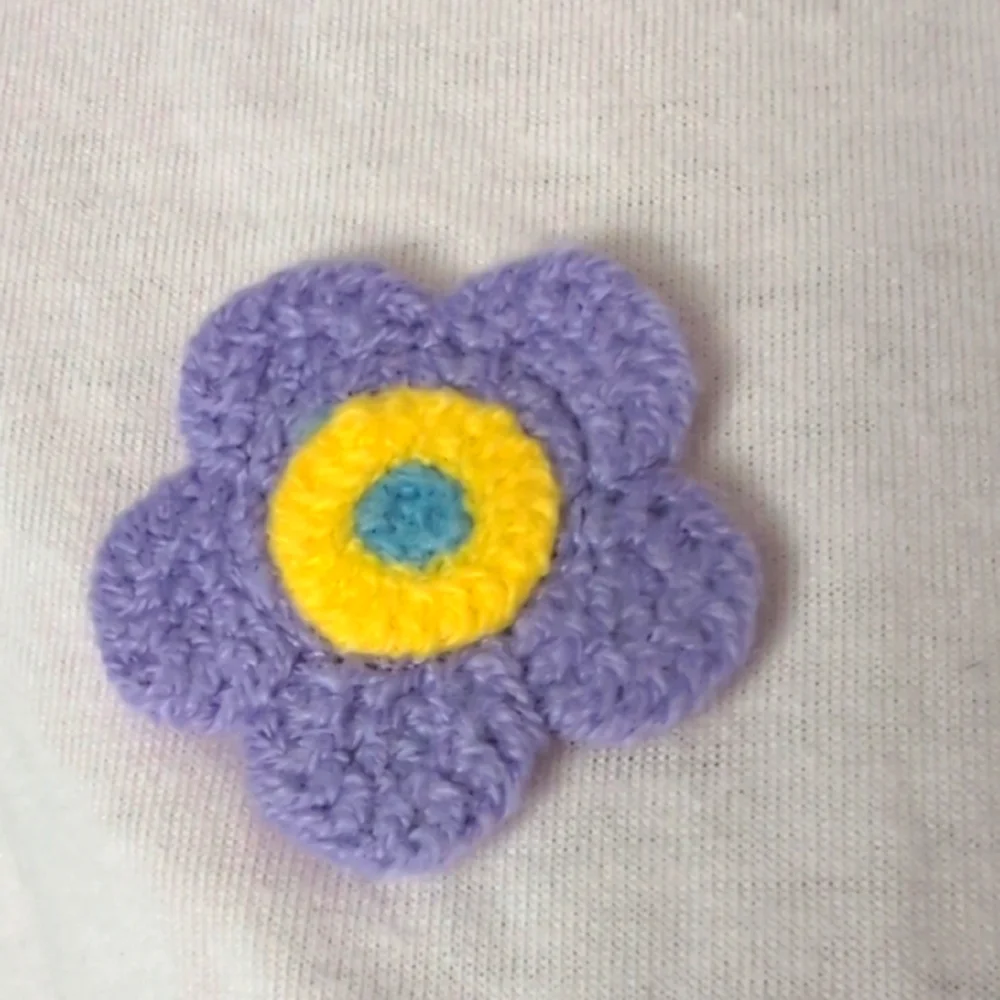 Disney Pink Mickey & Mini Mouse + Friends Graphic Shirt Crochet Flowers SZ M - Picture 8 of 16